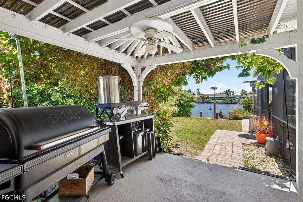 3810 SE 1st Place Cape Coral FL 33904