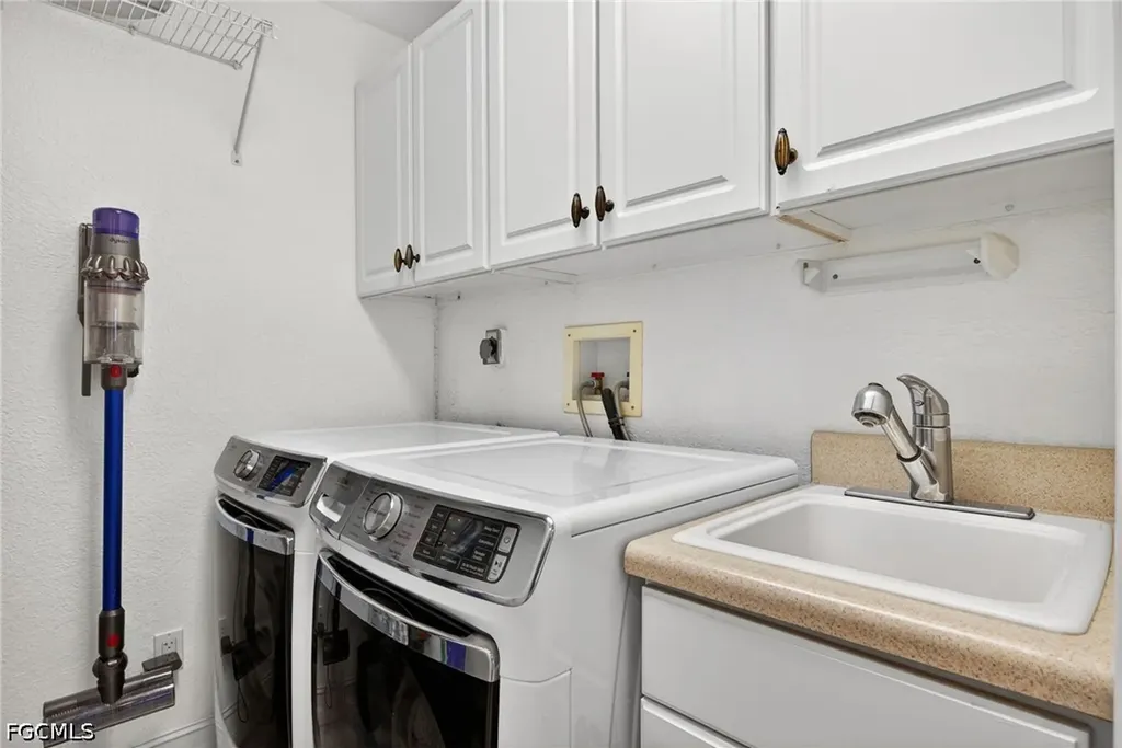 3810 SE 1st Place Cape Coral FL 33904