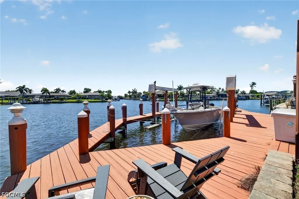 3810 SE 1st Place Cape Coral FL 33904
