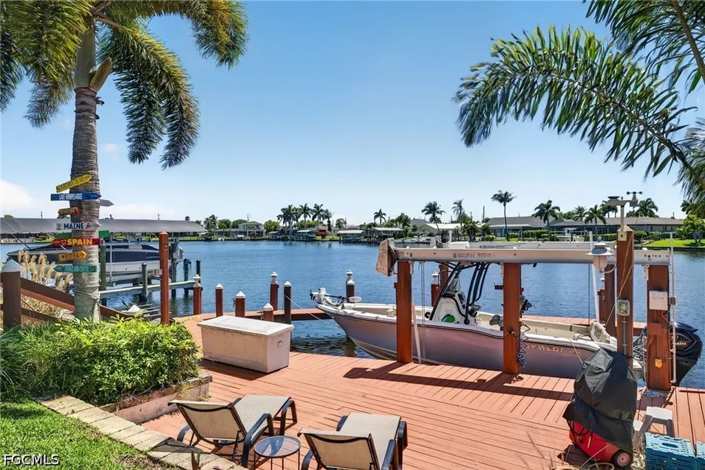 3810 SE 1st Place Cape Coral FL 33904