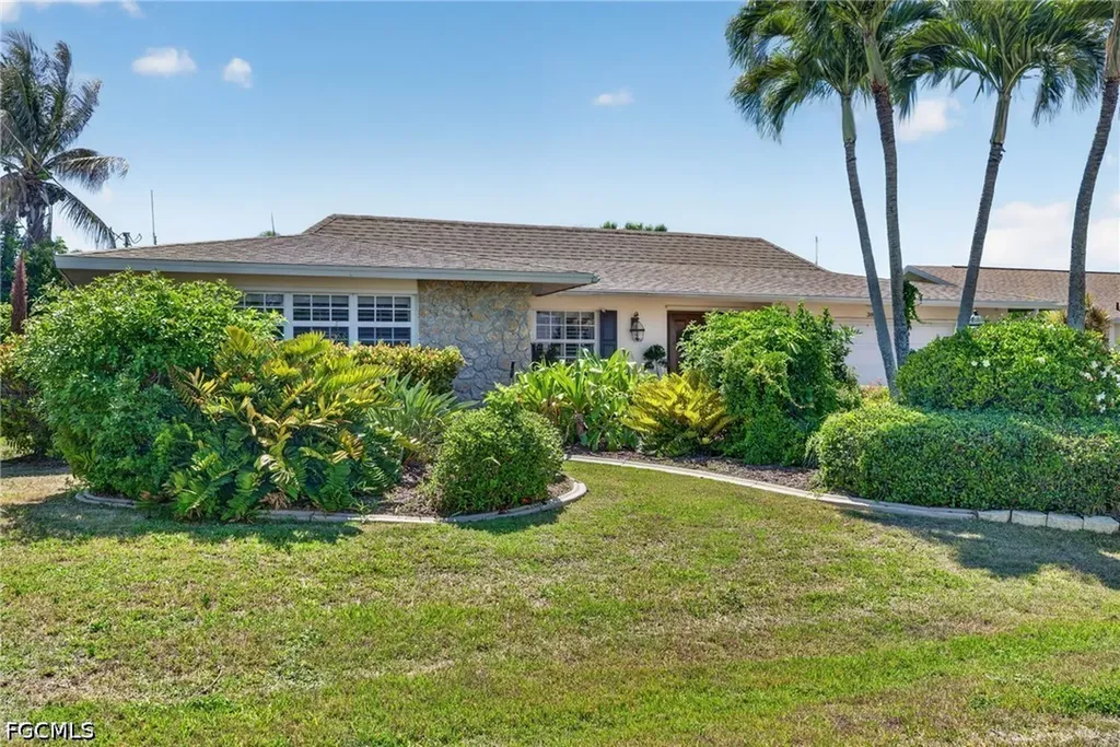 3810 SE 1st Place Cape Coral FL 33904
