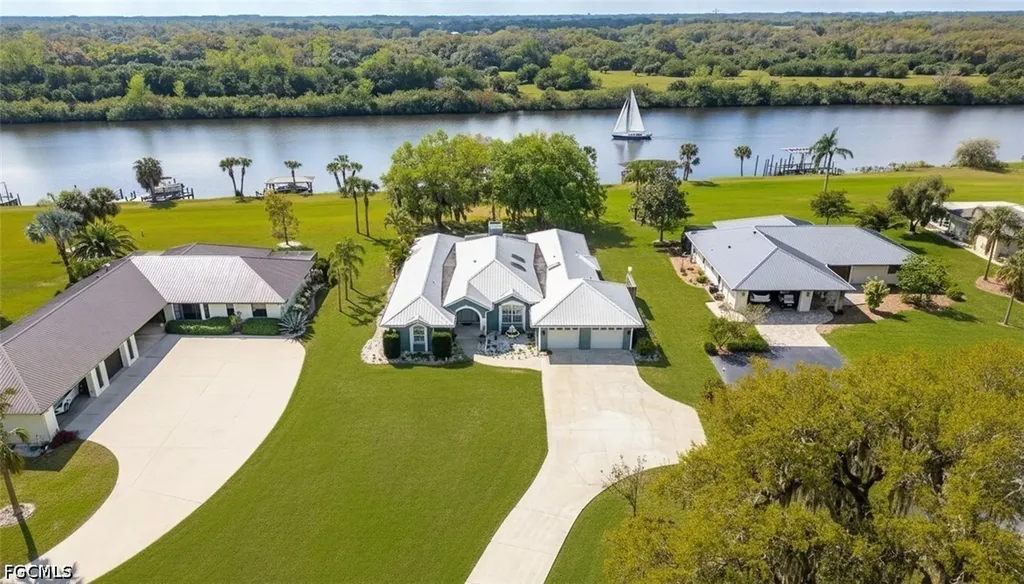 1261 Riverbend Drive Labelle FL 33935