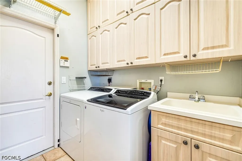 2510 SE 23rd Place Cape Coral FL 33904