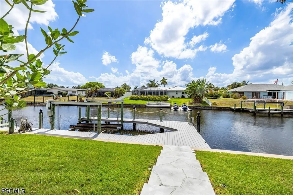 2510 SE 23rd Place Cape Coral FL 33904