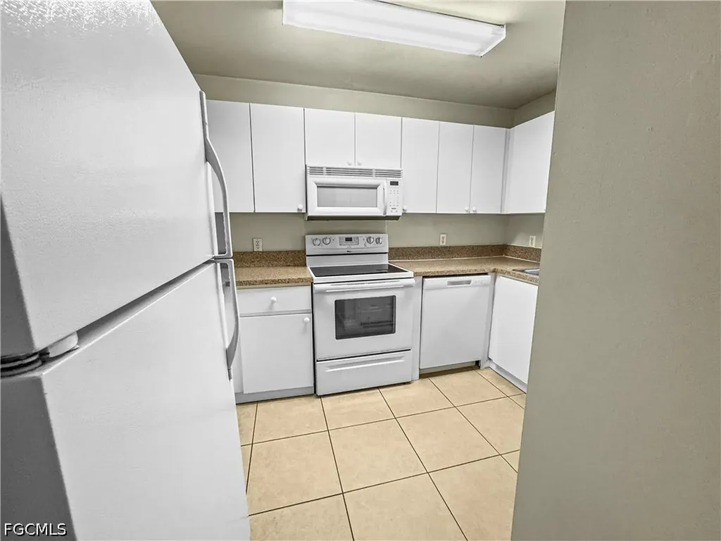 1321 SE 8th Avenue Cape Coral FL 33990