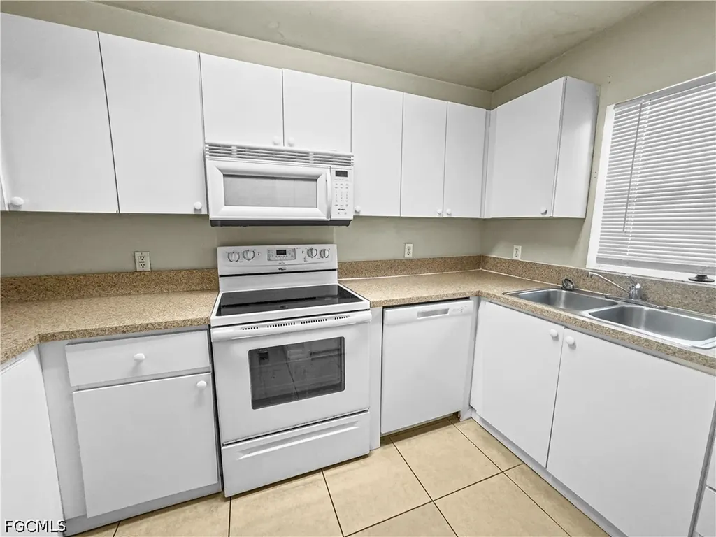 1321 SE 8th Avenue Cape Coral FL 33990