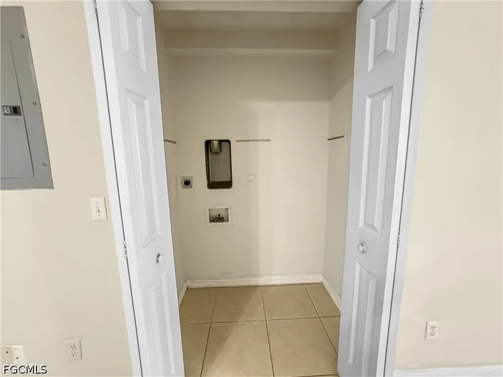 1321 SE 8th Avenue Cape Coral FL 33990