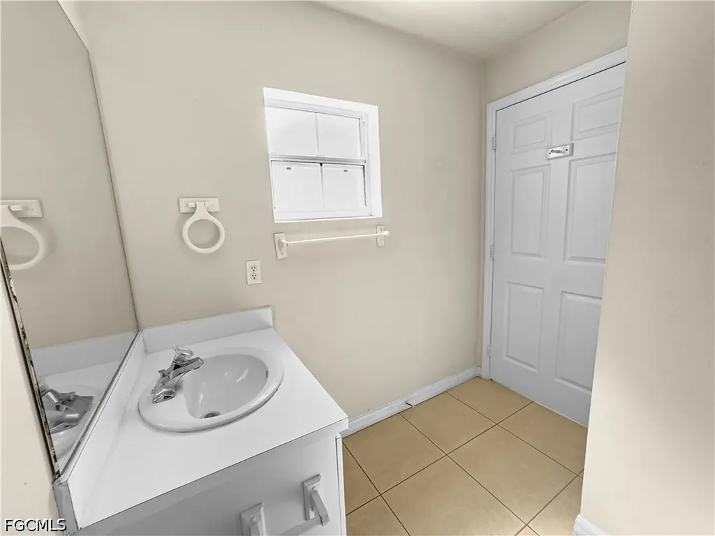 1321 SE 8th Avenue Cape Coral FL 33990