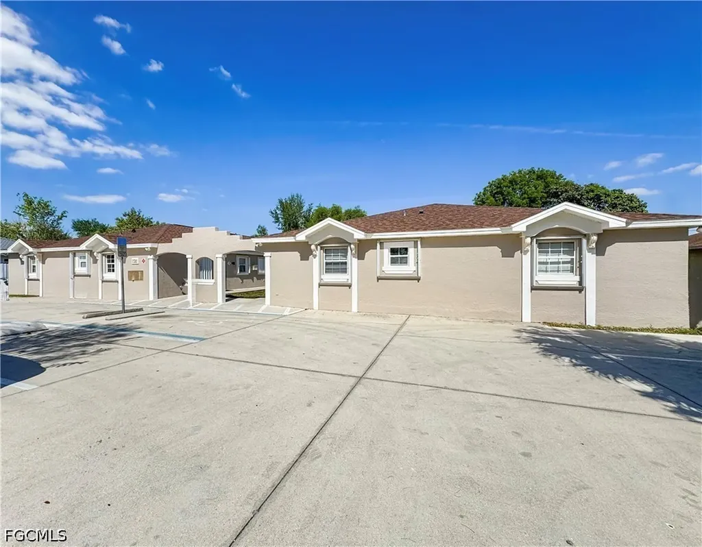 1321 SE 8th Avenue Cape Coral FL 33990