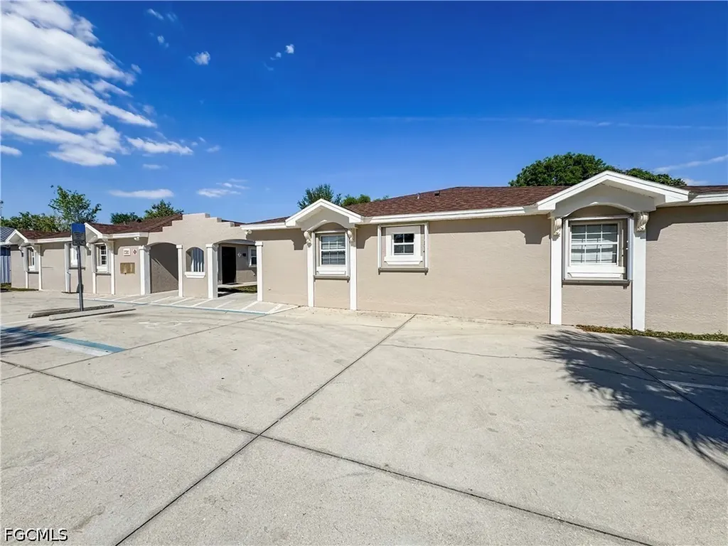 1321 SE 8th Avenue Cape Coral FL 33990