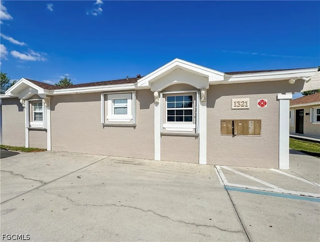 1321 SE 8th Avenue Cape Coral FL 33990