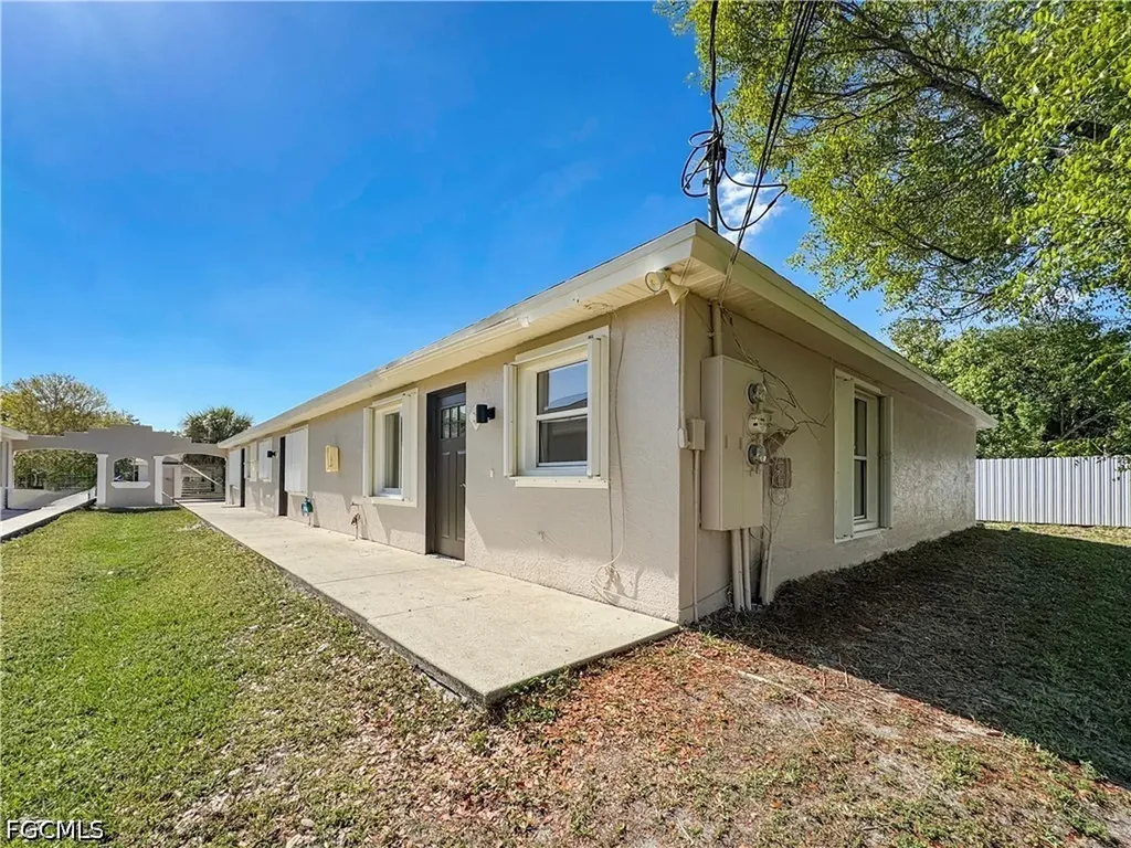 1321 SE 8th Avenue Cape Coral FL 33990