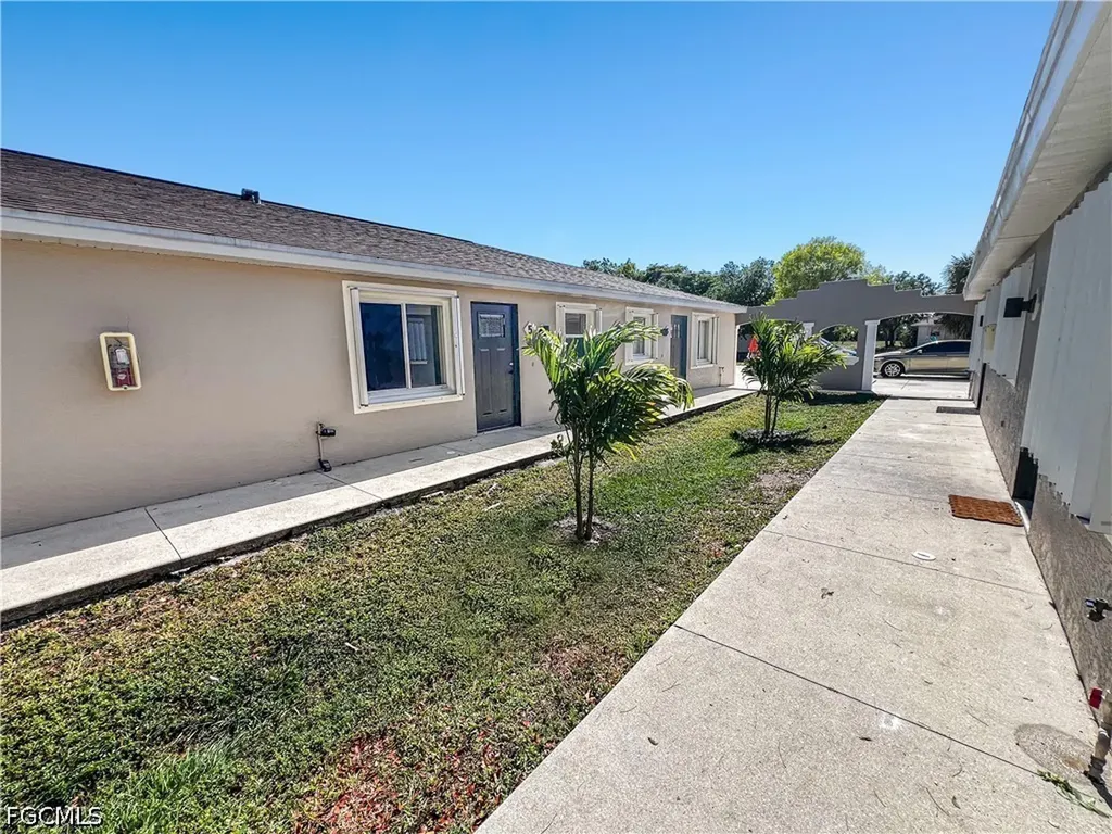 1321 SE 8th Avenue Cape Coral FL 33990