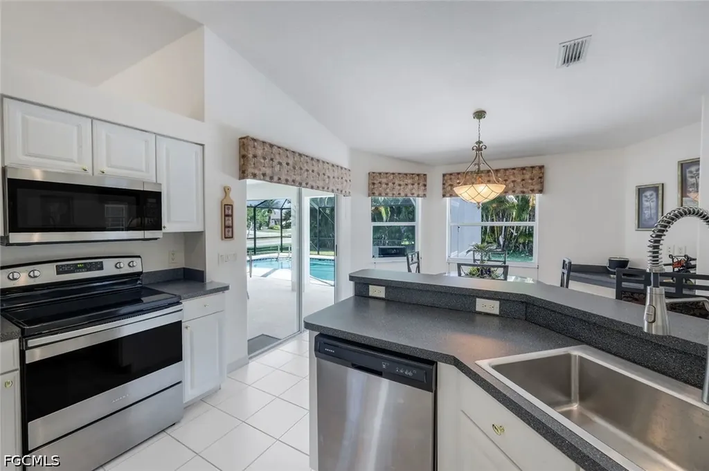2725 SW 46th Terrace Cape Coral FL 33914