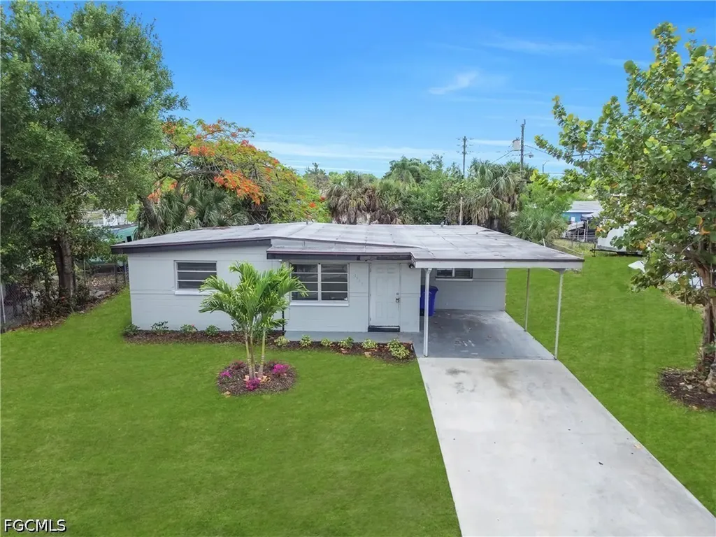 1527 Gardenia Avenue Fort Myers FL 33916