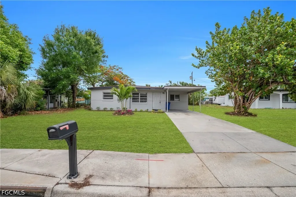 1527 Gardenia Avenue Fort Myers FL 33916