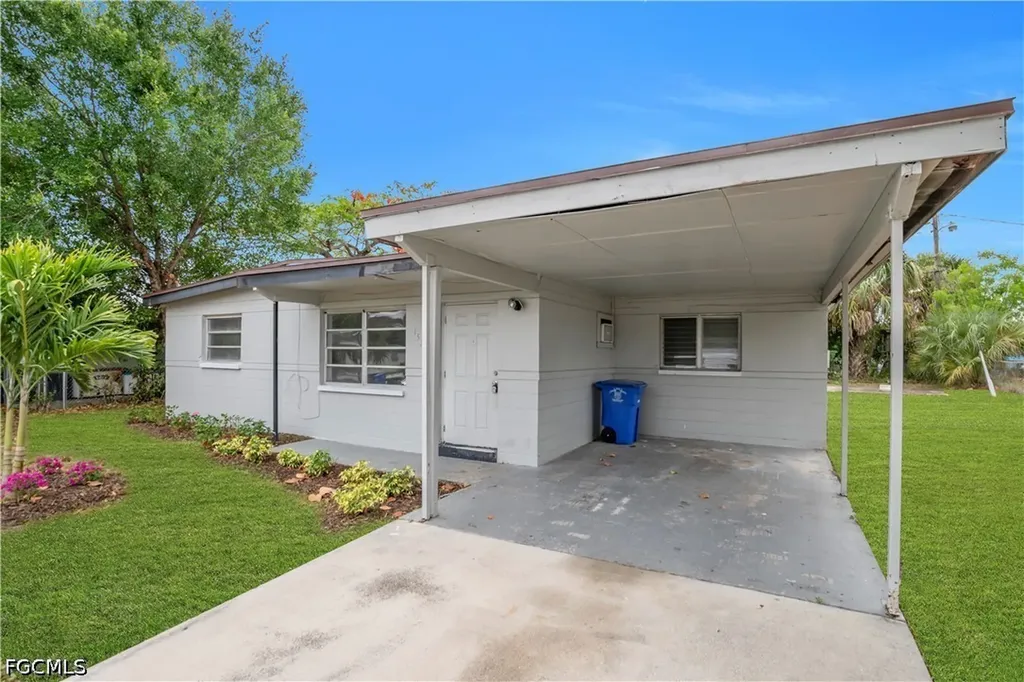 1527 Gardenia Avenue Fort Myers FL 33916