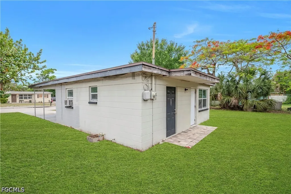 1527 Gardenia Avenue Fort Myers FL 33916