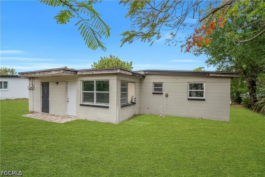 1527 Gardenia Avenue Fort Myers FL 33916