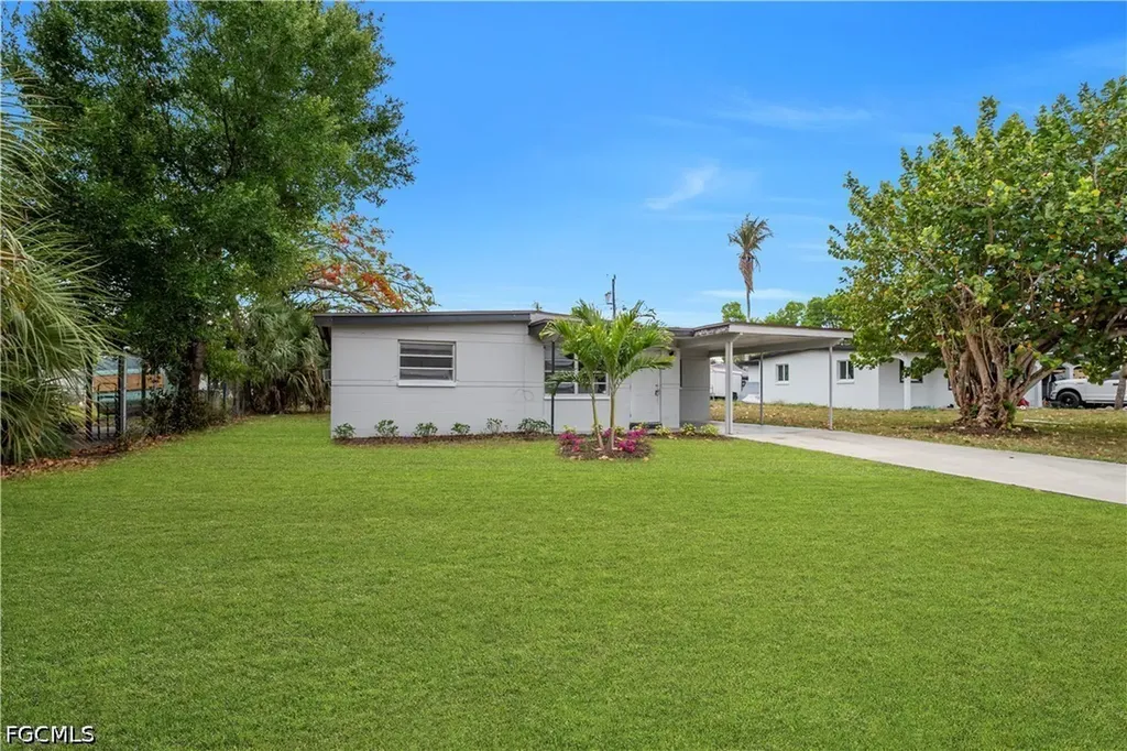 1527 Gardenia Avenue Fort Myers FL 33916