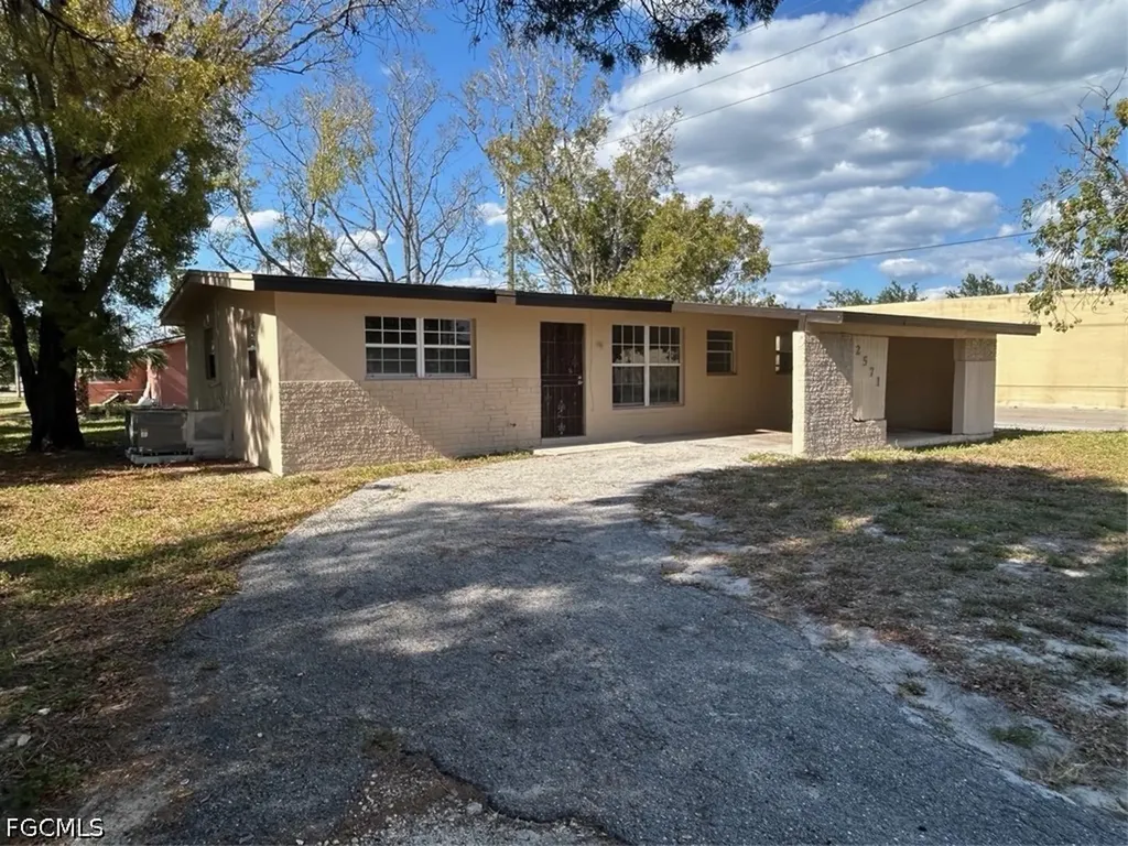 2571 Parkway Street Fort Myers FL 33901