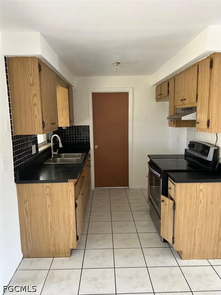 2571 Parkway Street Fort Myers FL 33901