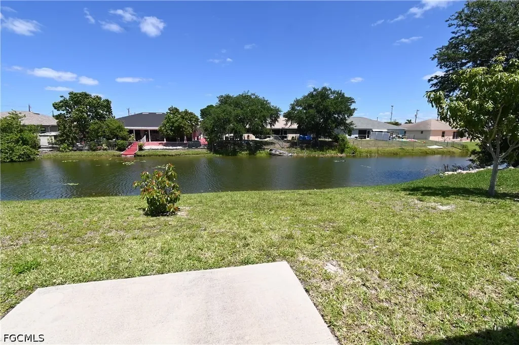613 SE 14th Street Cape Coral FL 33990