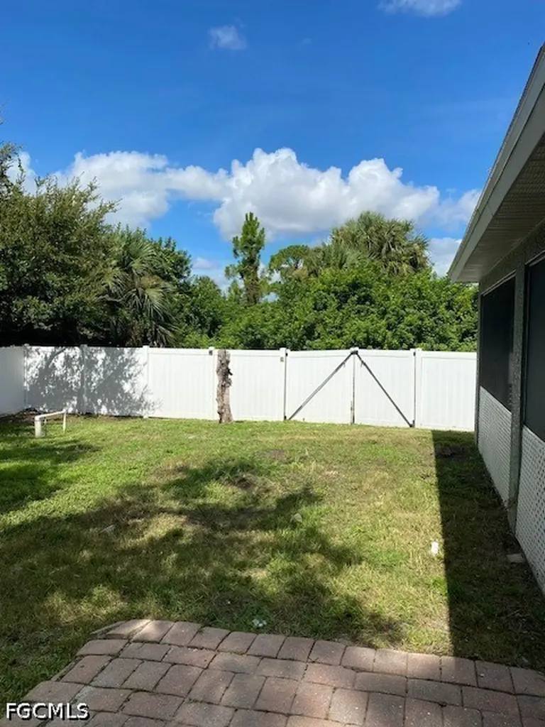 1626 NE 35th Terrace Cape Coral FL 33909