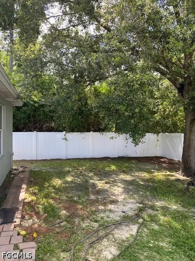 1626 NE 35th Terrace Cape Coral FL 33909