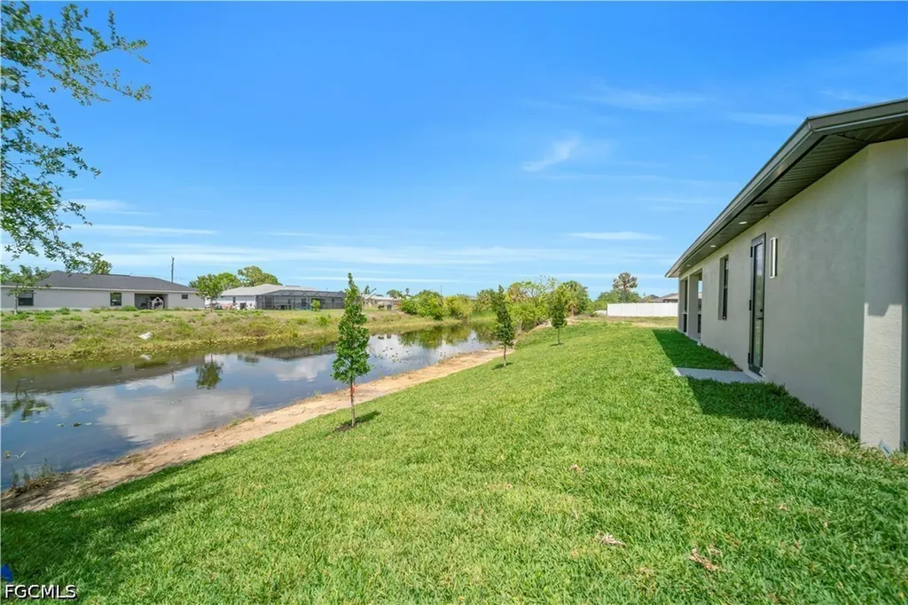 711 Gleason Parkway Cape Coral FL 33914