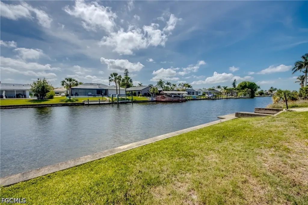 4327 SW 2nd Avenue Cape Coral FL 33914