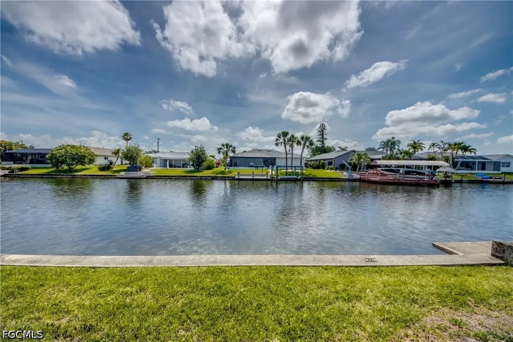 4327 SW 2nd Avenue Cape Coral FL 33914