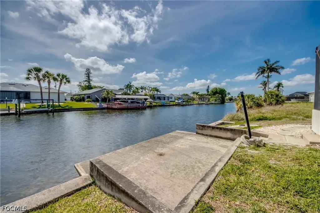 4327 SW 2nd Avenue Cape Coral FL 33914
