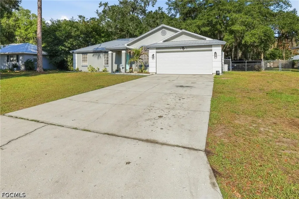 4022 E Sunflower Circle Labelle FL 33935