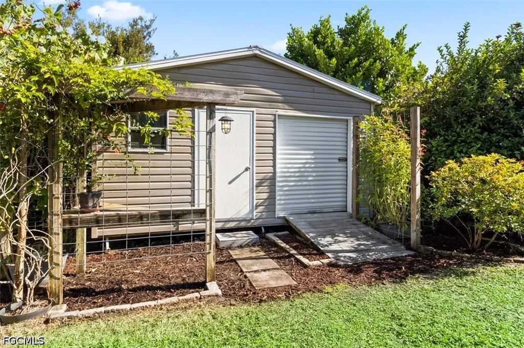 6711 Matt Pledger Court North Fort Myers FL 33917
