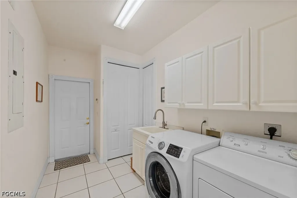 2008 Palaco Grande Parkway Cape Coral FL 33904