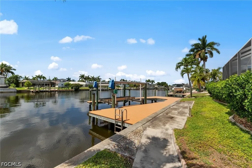 2008 Palaco Grande Parkway Cape Coral FL 33904