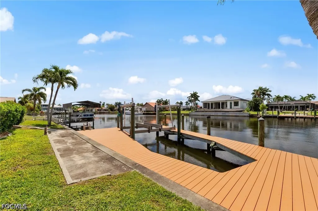 2008 Palaco Grande Parkway Cape Coral FL 33904