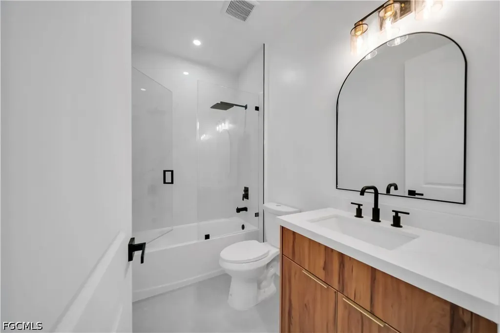 2005 Robert Avenue Alva FL 33920