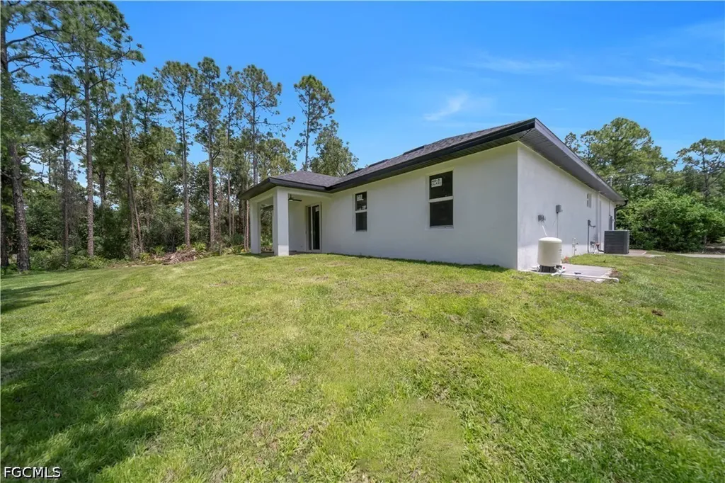 2005 Robert Avenue Alva FL 33920