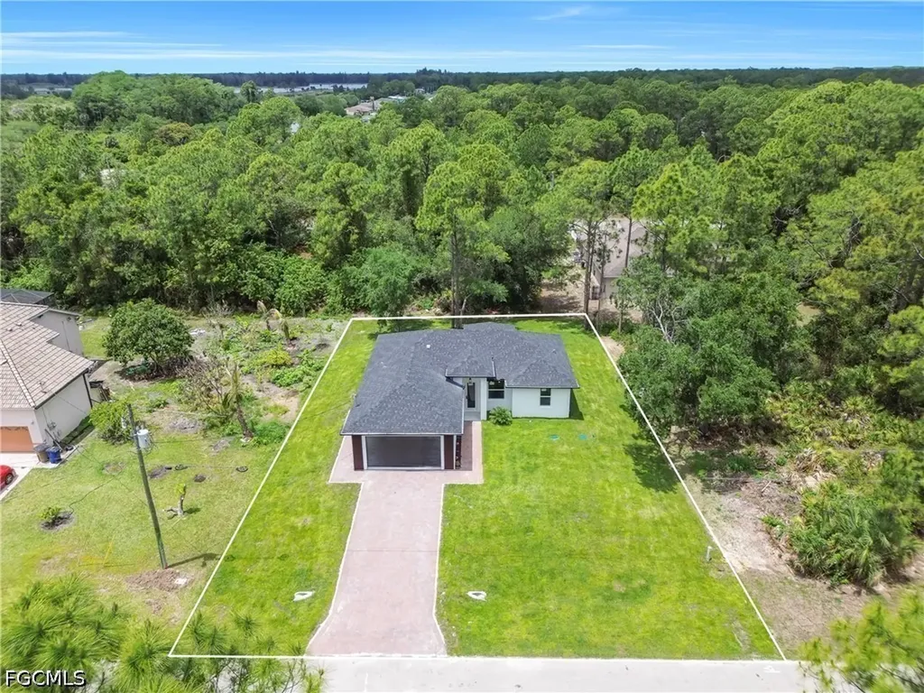 2005 Robert Avenue Alva FL 33920