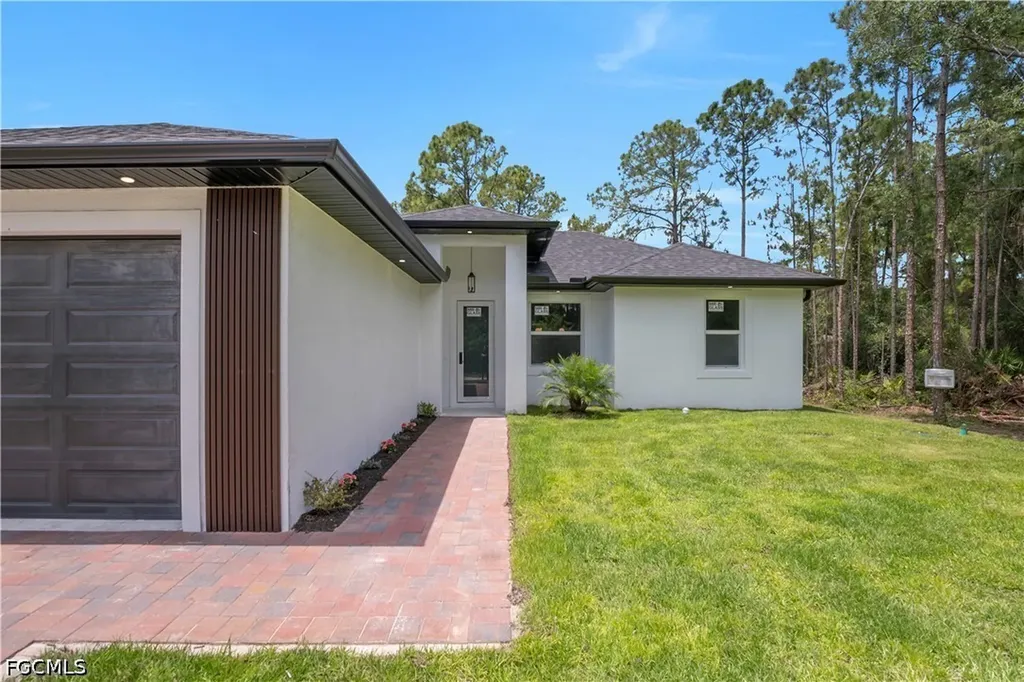 2005 Robert Avenue Alva FL 33920