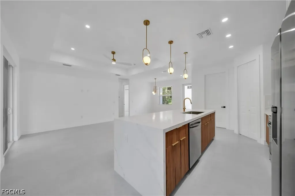 2005 Robert Avenue Alva FL 33920