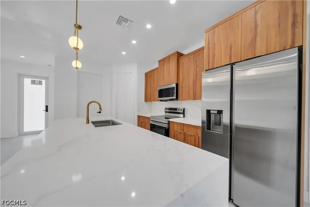 2005 Robert Avenue Alva FL 33920