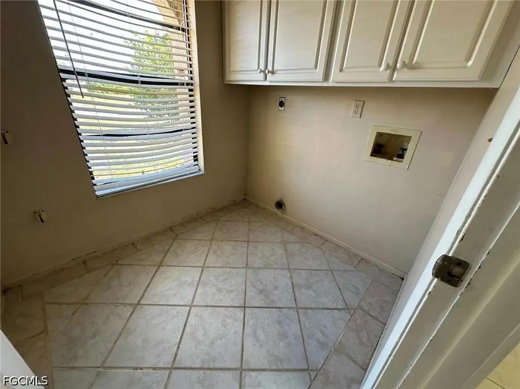 210 SE 4th Street Cape Coral FL 33990