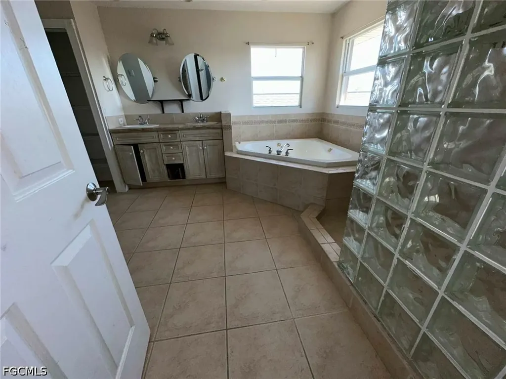 210 SE 4th Street Cape Coral FL 33990