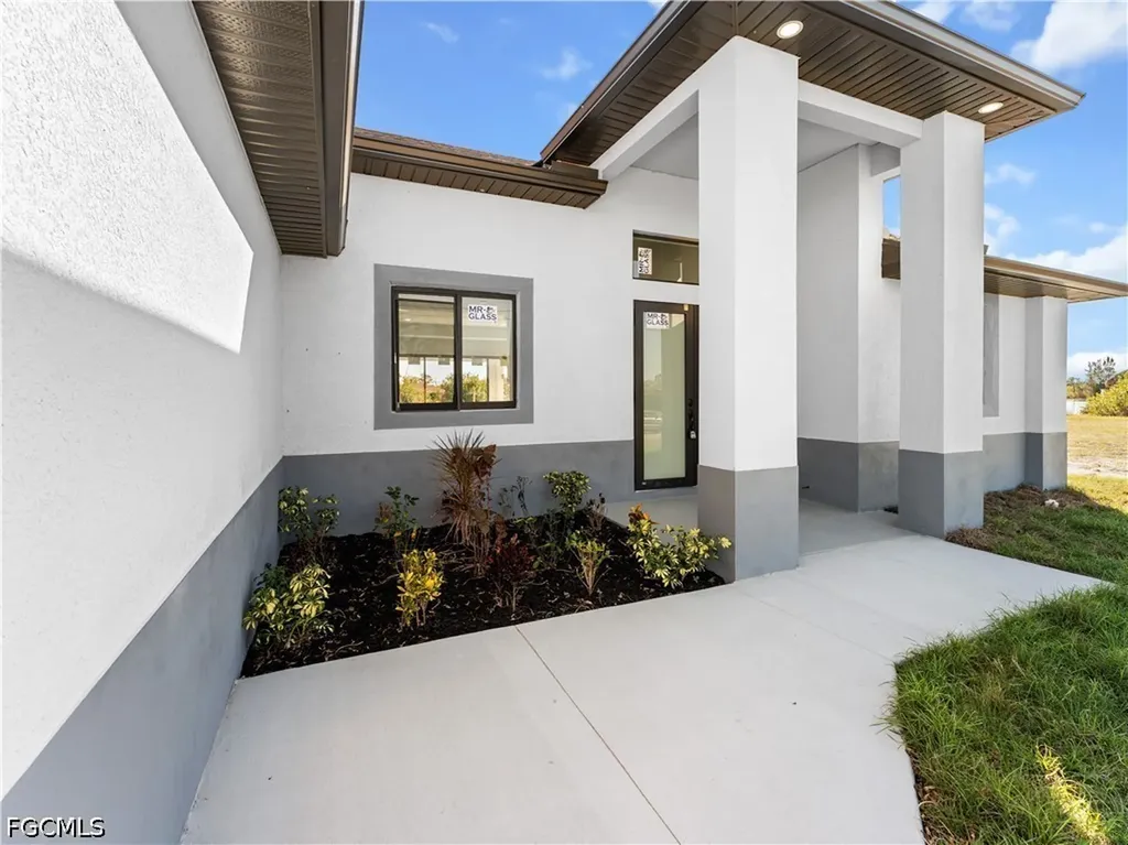 2728 Diplomat Parkway W Cape Coral FL 33993