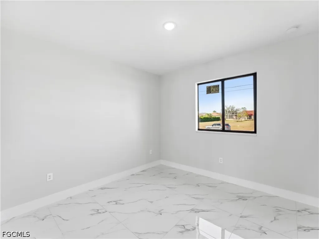 2728 Diplomat Parkway W Cape Coral FL 33993
