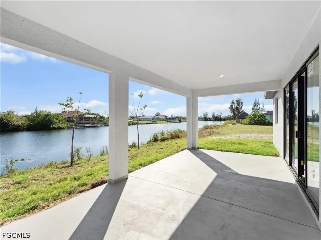 2728 Diplomat Parkway W Cape Coral FL 33993