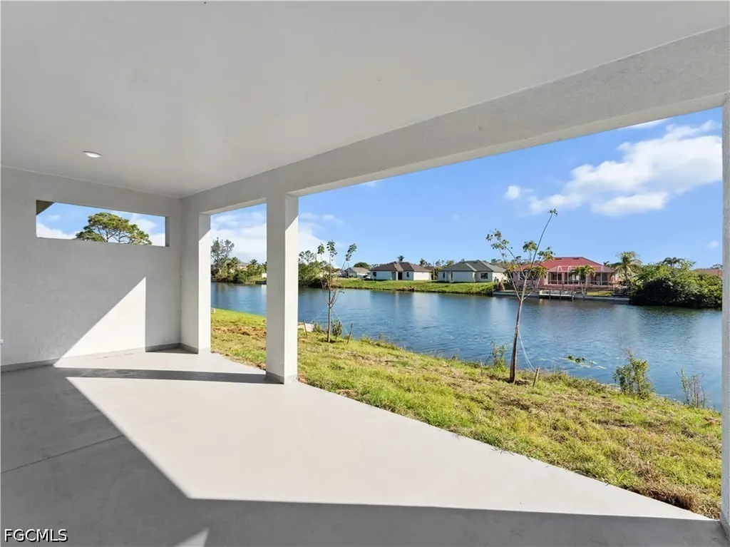 2728 Diplomat Parkway W Cape Coral FL 33993